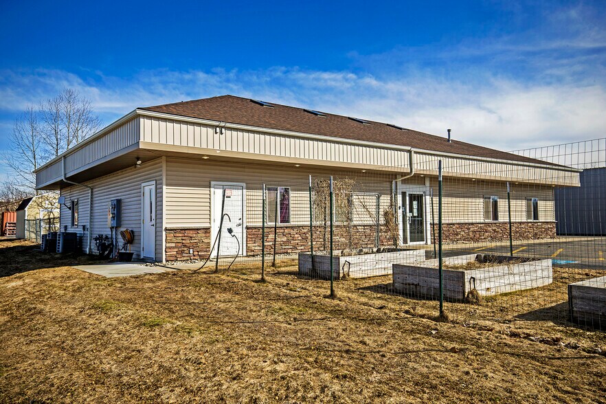 More Photos Of 137 McGhee Rd, Kootenai Storefront Retail Office For Sale