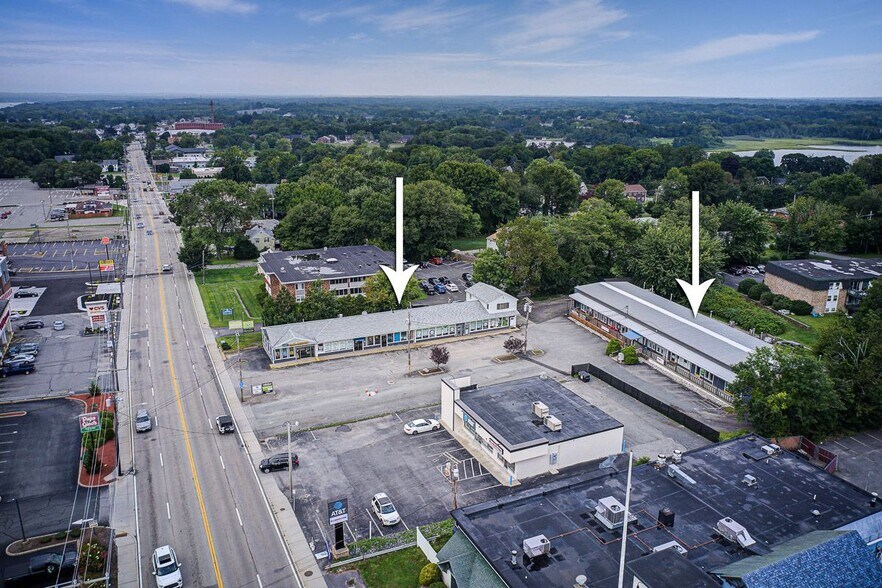 More Photos Of 628 Metacom Ave, Warren Storefront For Sale