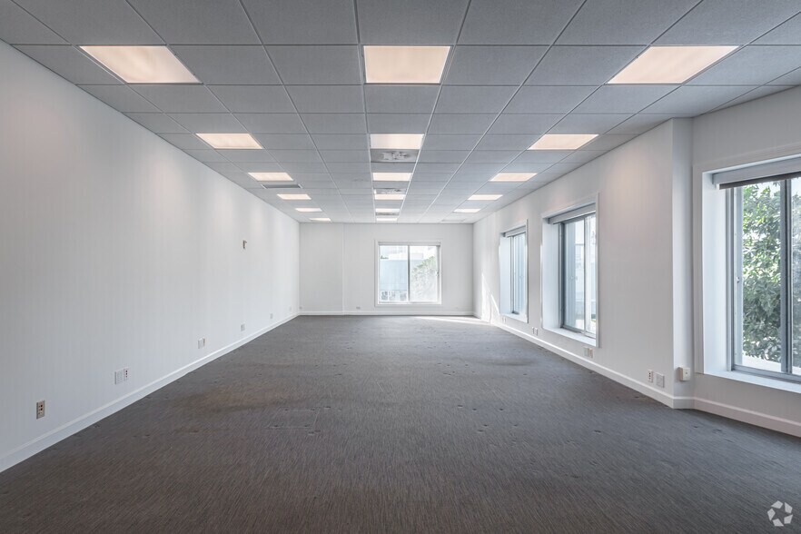 More Photos Of 70 Royal Poinciana Plz, Palm Beach Unknown For Lease