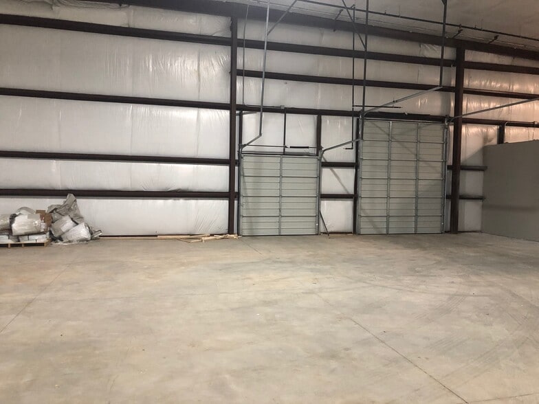 More Photos Of 2207 N 17th St, Rogers Industrial For Lease