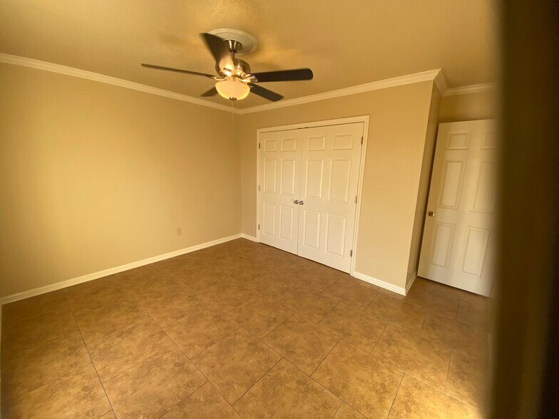 More Photos Of 3005 Lake Villa Dr, Metairie Apartments For Sale