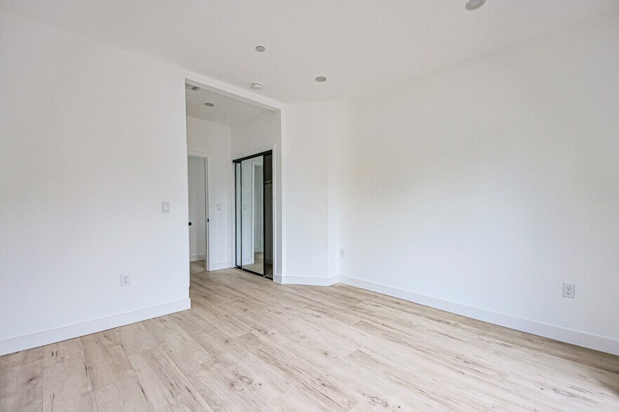 More Photos Of 6461 Woodley Ave, Van Nuys Apartments For Sale