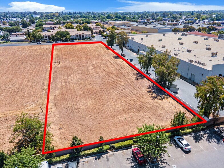 More Photos Of NEC Country Club Dr & Sherwood Ave, Madera Land For Sale