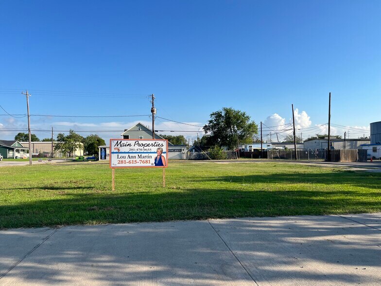 More Photos Of 114 W Main St, La Porte Land For Sale