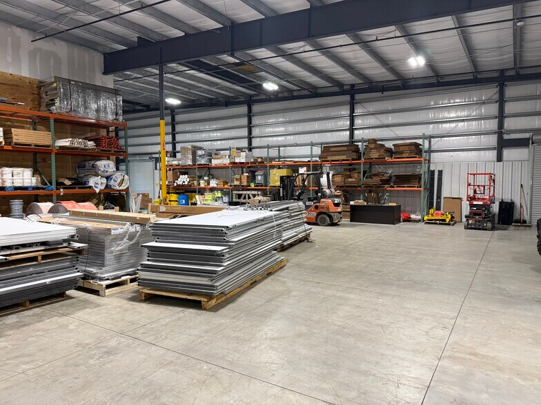 More Photos Of 119 Arnold Mill Pk, Woodstock Light Manufacturing For Lease