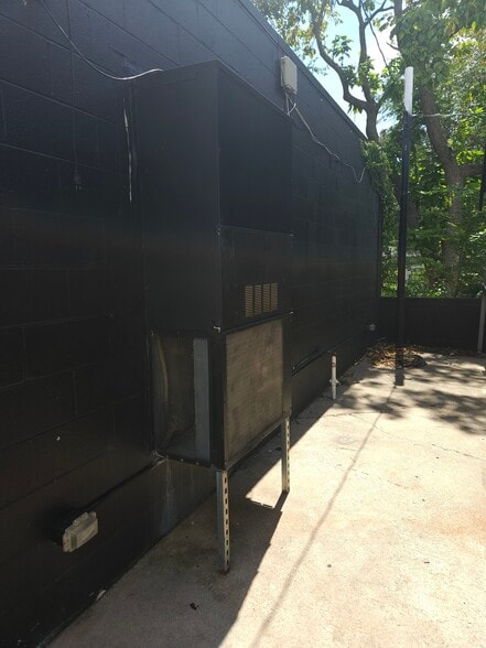 More Photos Of 4210 E 11th St, Tulsa Freestanding For Sale