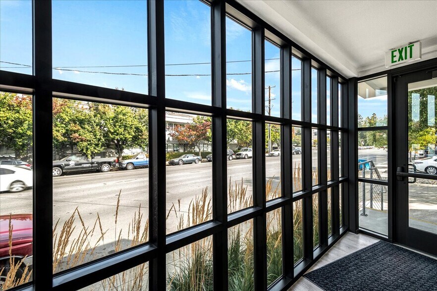 More Photos Of 2566 Bay Rd, Redwood City Service For Sale