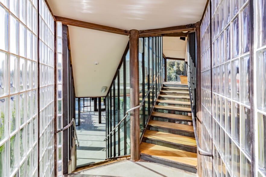 More Photos Of 3050 S La Cienega Blvd, Culver City Storefront Retail Office For Sale