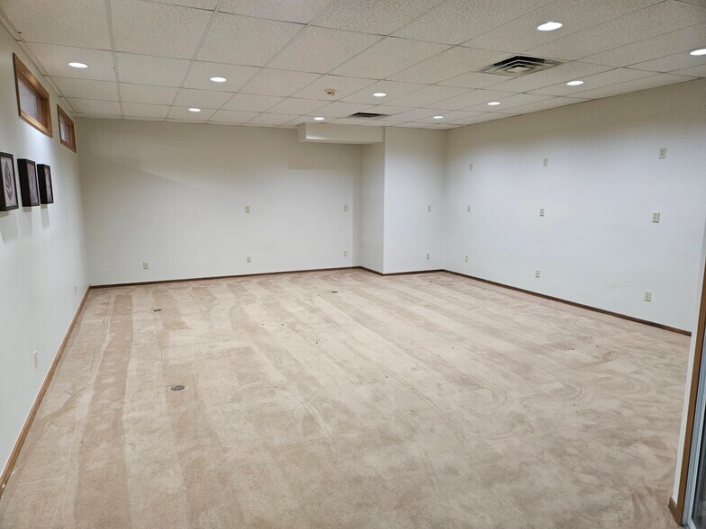 More Photos Of N168W20069 E Main St, Jackson Freestanding For Lease