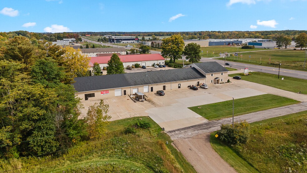 More Photos Of 2425 Medina Rd, Medina Office For Lease