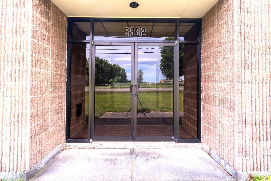 More Photos Of 5982 E Molloy Rd, Mattydale Medical For Sale