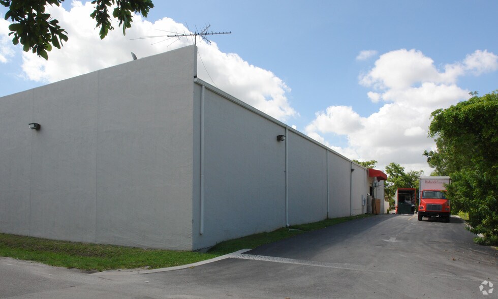 More Photos Of 3051 N Powerline Rd, Pompano Beach Freestanding For Sale