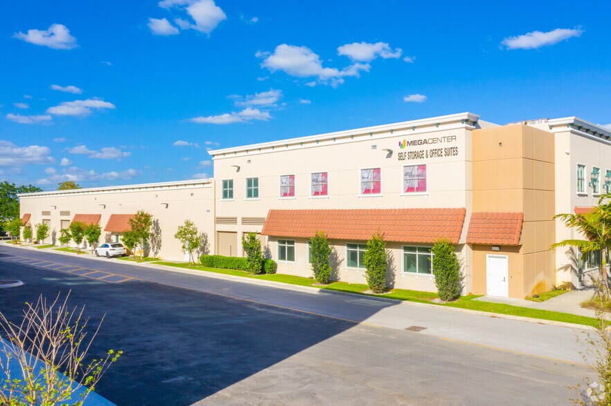 More Photos Of 7451 Riviera Blvd, Miramar Self Storage For Lease