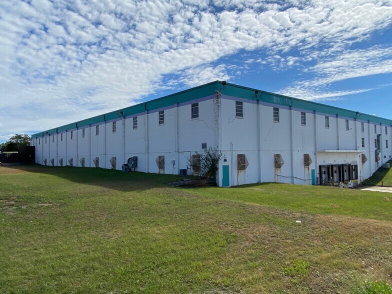 More Photos Of 60 Delta Dr, Pawtucket Warehouse For Lease