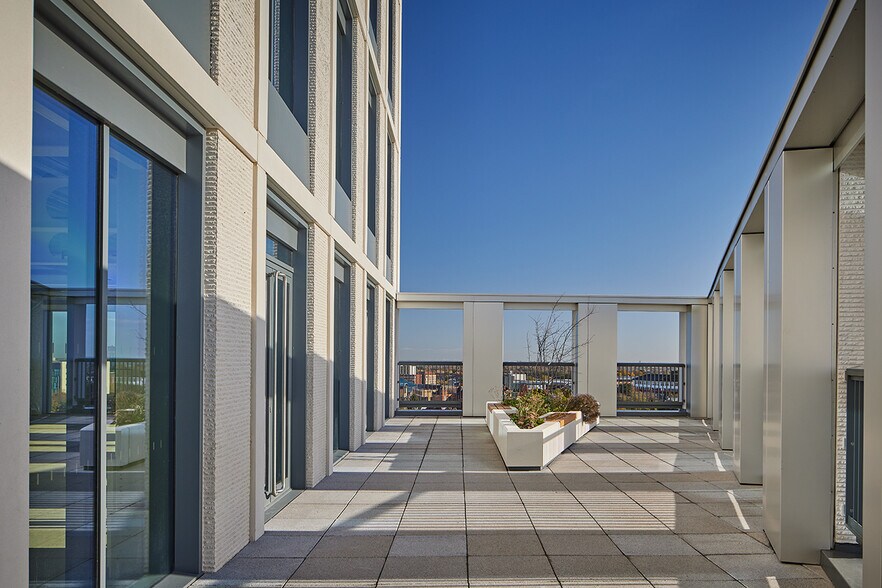 More Photos Of Station Sq, Coventry Office For Lease