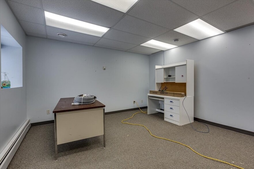 More Photos Of 4831 50 St, Alix Flex For Sale