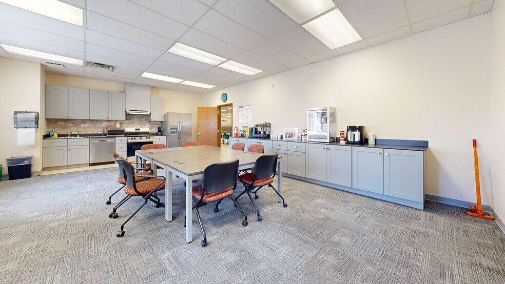 More Photos Of 821 Airport Ct, Olympia Office For Lease