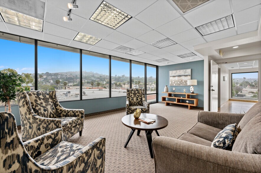 More Photos Of 7590 Fay Ave, La Jolla Unknown For Lease