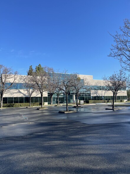More Photos Of 5890 Stoneridge Dr, Pleasanton Medical For Lease