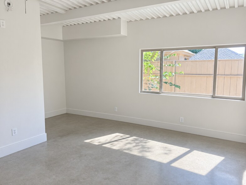More Photos Of 2328 Newton Ave, San Diego Flex For Lease