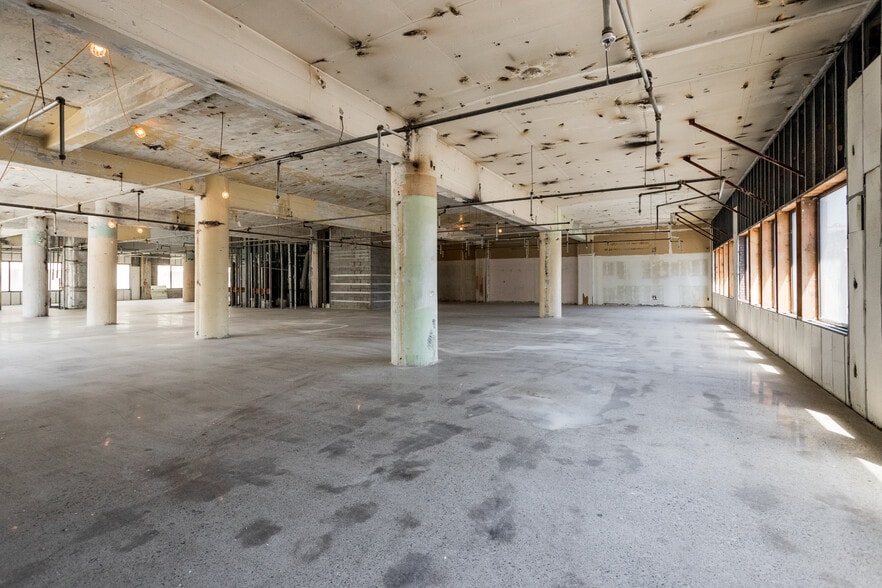 More Photos Of 550-565 E Larned St, Detroit Office Residential For Sale