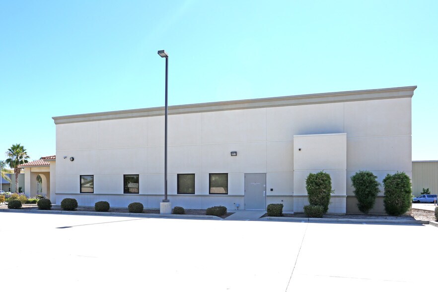 More Photos Of 145 S Newmark Ave, Parlier Office For Sale