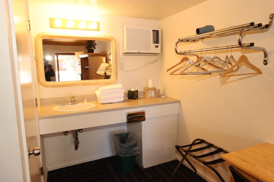 More Photos Of 410 Fremont St, Tombstone Hotel For Sale
