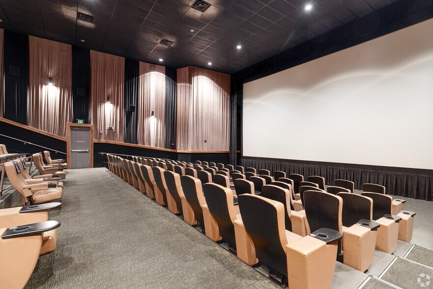 More Photos Of 15 S Court Ave, Orlando General Retail For Sale