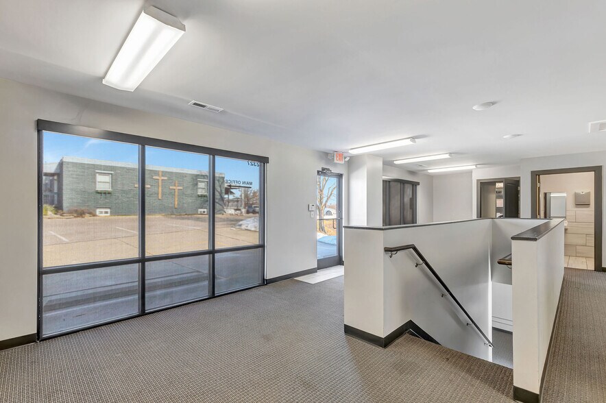 More Photos Of 2327 Anderson Rd, Crescent Springs Office For Lease