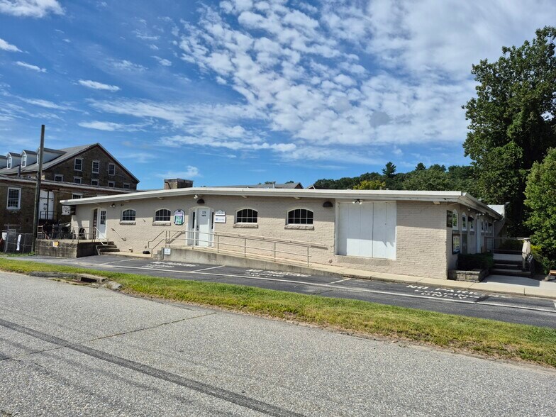 More Photos Of 19 S Walnut St, Wauregan General Retail For Sale