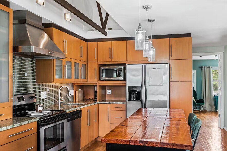 More Photos Of 3062 Beach Blvd S, Gulfport Freestanding For Sale