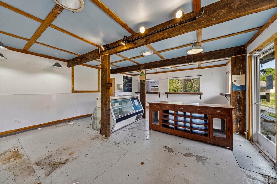 More Photos Of 6531 Lower River Rd, Grants Pass Specialty For Sale