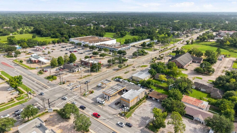 More Photos Of 101 S Friendswood Dr, Friendswood General Retail For Sale