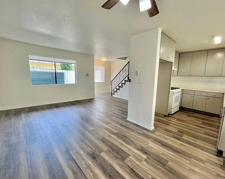 More Photos Of 4724 W 173rd St, Lawndale Apartments For Sale
