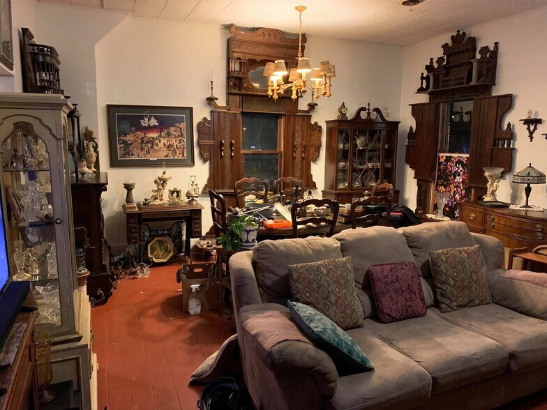 More Photos Of 922 Main St, Saint Joseph General Retail For Sale