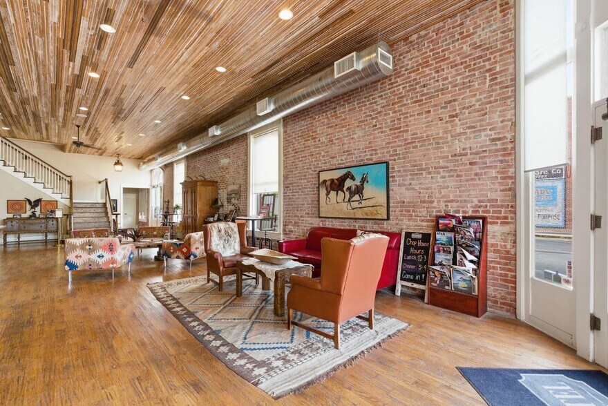 More Photos Of 103 N Pecan St, Hico Hotel For Sale