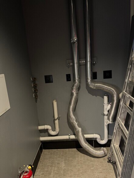 More Photos Of 80 Main St, New Canaan Storefront For Lease