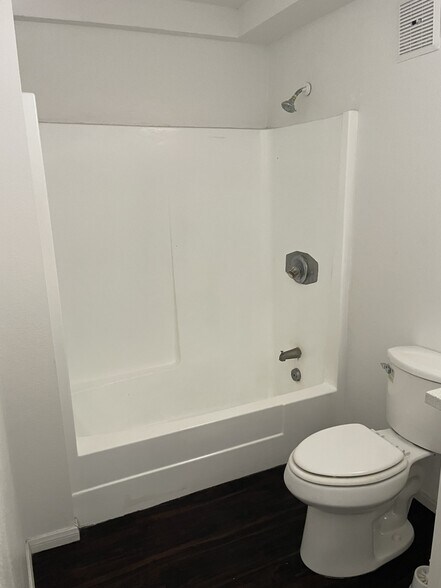 More Photos Of 246 E Hullett St, Long Beach Apartments For Sale