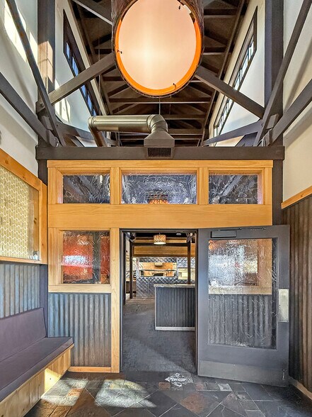 More Photos Of 594 NE Bellevue Ct, Bend Restaurant For Sale