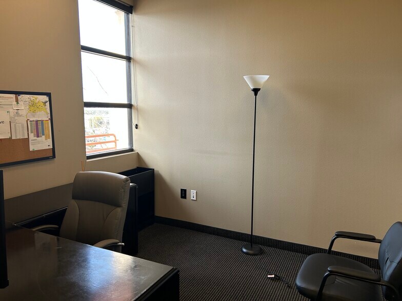 More Photos Of 50 S Stephanie St, Henderson Office For Lease