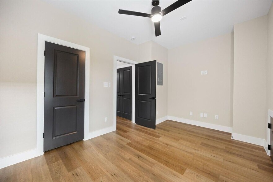More Photos Of 6103 Shotwell st, Houston Multifamily For Sale
