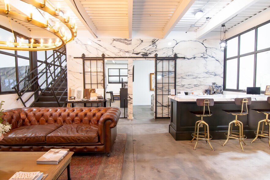 More Photos Of 1921 5th Ave S, Saint Petersburg Warehouse For Lease