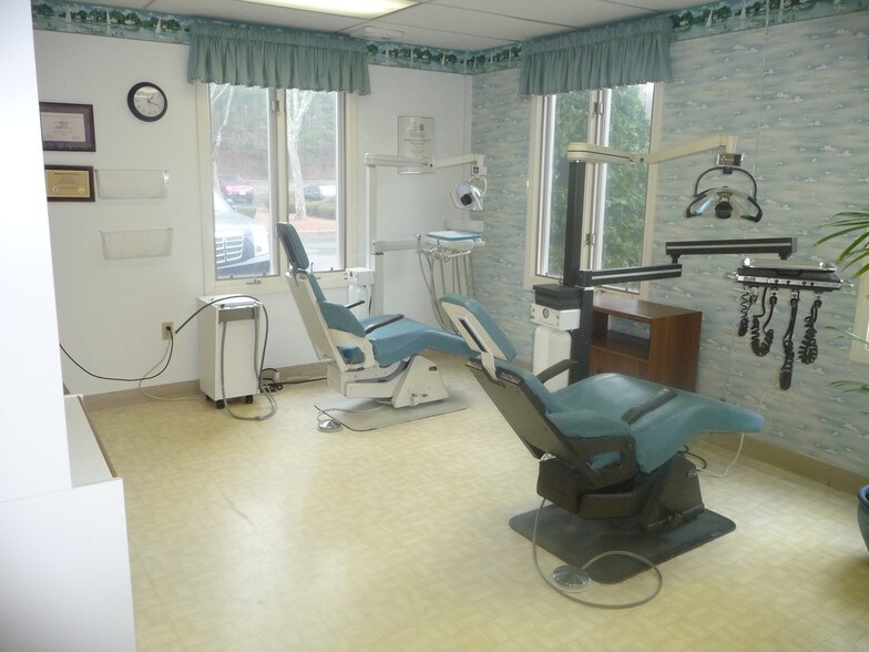 More Photos Of 78 Faunce Corner Mall Rd, North Dartmouth Medical For Sale