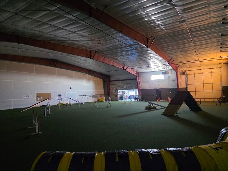 More Photos Of 2060 N Commercial Ave, Pasco Warehouse For Lease