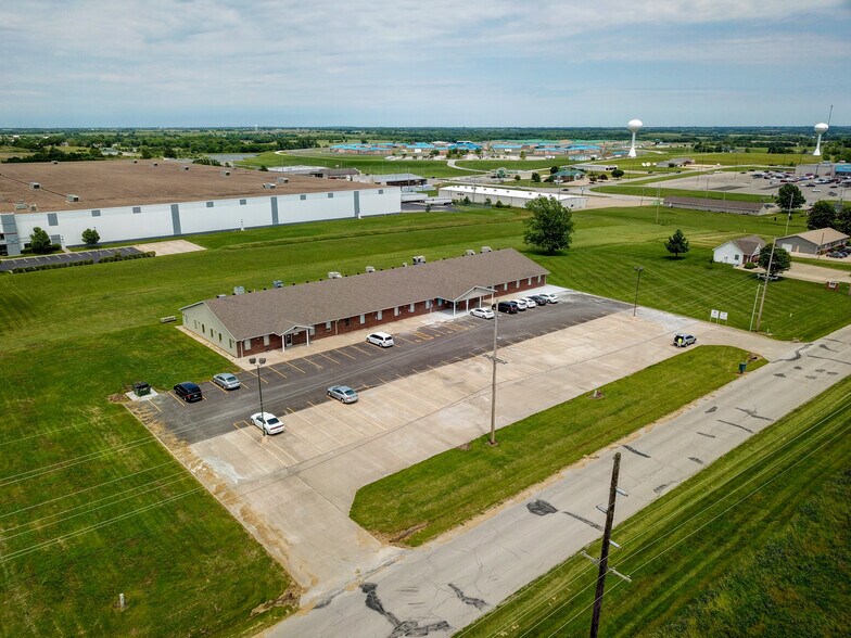 Primary Photo Of 207 E McElwain Dr, Cameron Office For Sale