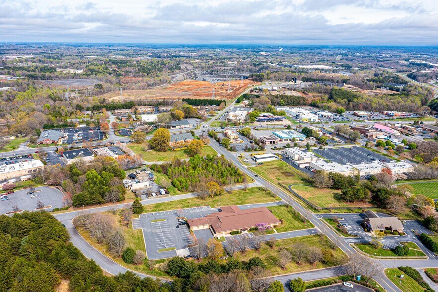 More Photos Of 1043 11th Blvd SE ave, Hickory Land For Sale