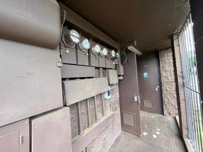 More Photos Of 85-794 Farrington Hwy, Waianae Freestanding For Sale