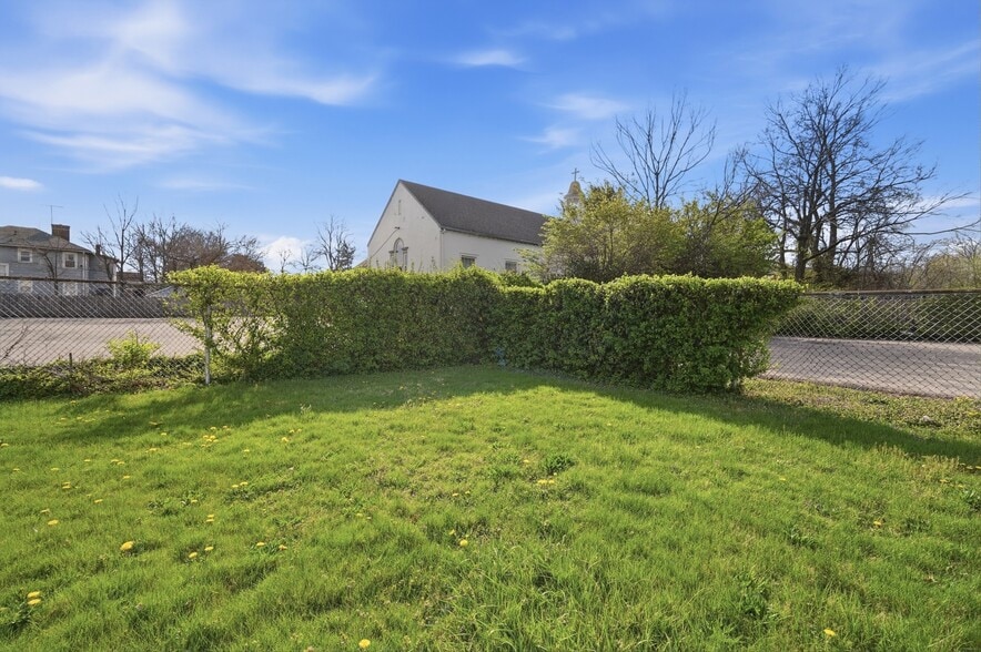 More Photos Of 1703 Dale Rd, Cincinnati Public Library For Sale