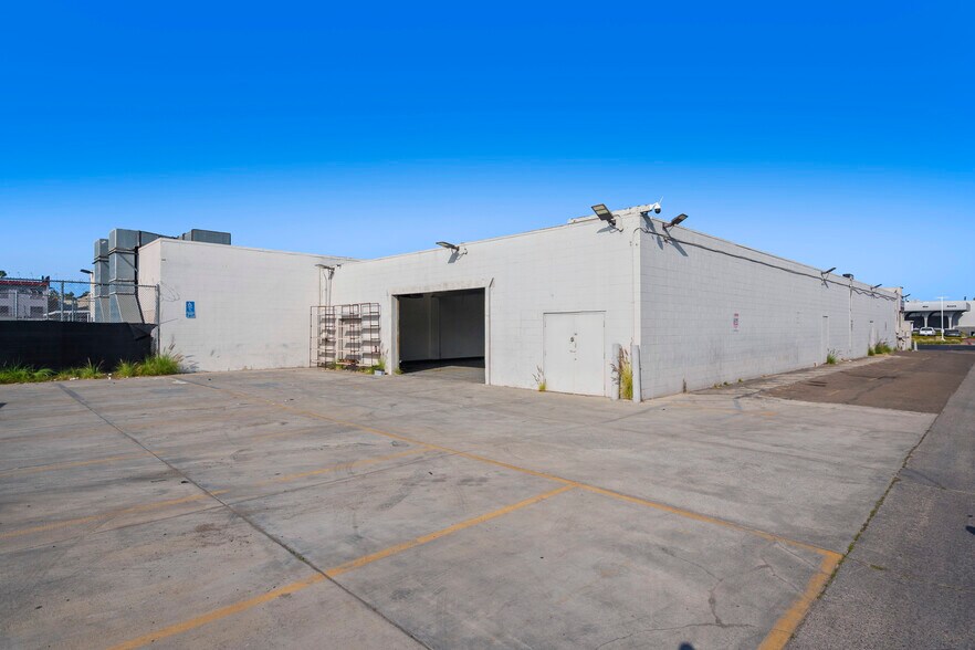 More Photos Of 7865 Balboa Ave, San Diego Freestanding For Lease