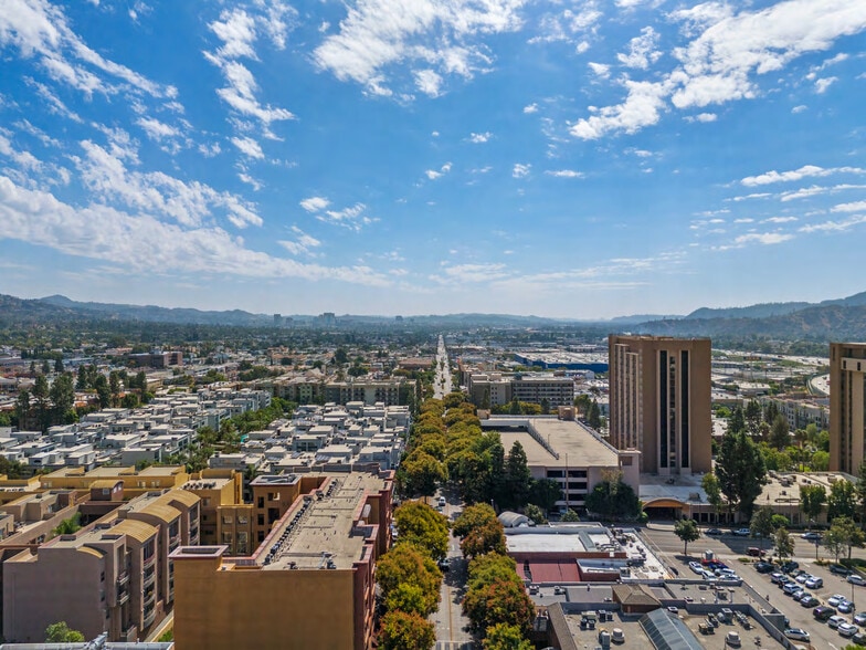 More Photos Of 130-140 N San Fernando Blvd, Burbank Storefront For Sale
